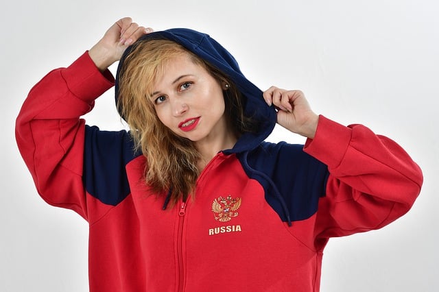 表达崇高敬意，重庆铜梁龙向李章洙赠送冲超纪念球衣