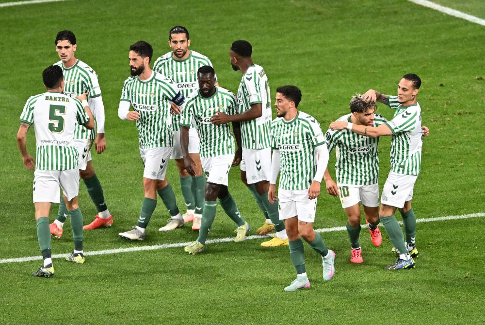 表现不错！萨格斯半场10中5得到14分3篮板3助攻